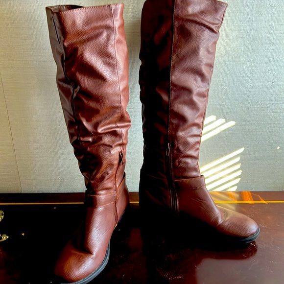 Cognac colored Boots - Picture 2 of 10